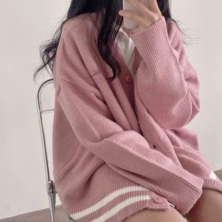 Oversized long -sleeved knitted cardigan
