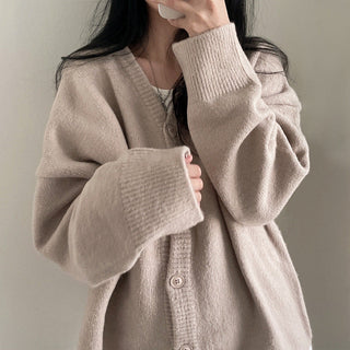 Oversized long -sleeved knitted cardigan