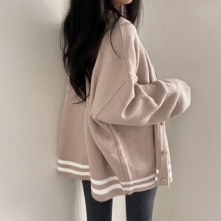 Oversized long -sleeved knitted cardigan