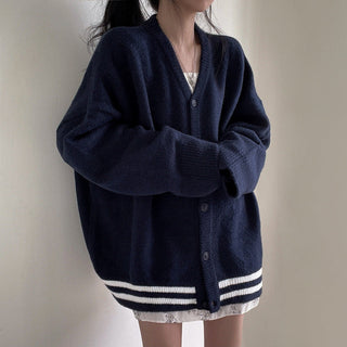 Oversized long -sleeved knitted cardigan