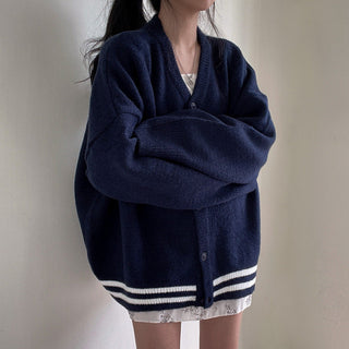 Oversized long -sleeved knitted cardigan