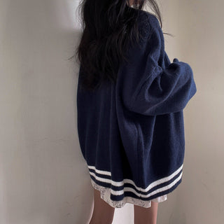 Oversized long -sleeved knitted cardigan