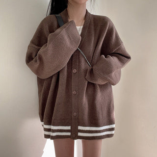 Oversized long -sleeved knitted cardigan