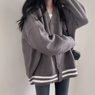 Oversized long -sleeved knitted cardigan