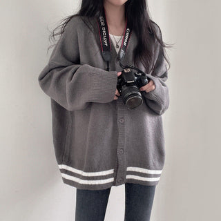 Oversized long -sleeved knitted cardigan