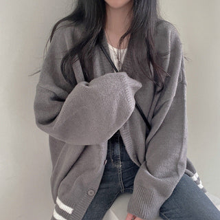 Oversized long -sleeved knitted cardigan