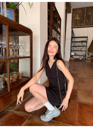 V-neck slim vest dress