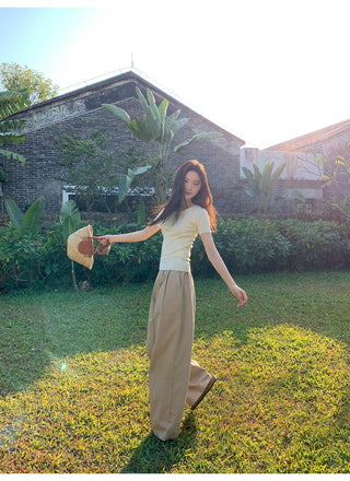 Pleated wide-leg pants