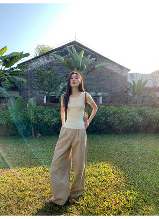 Pleated wide-leg pants