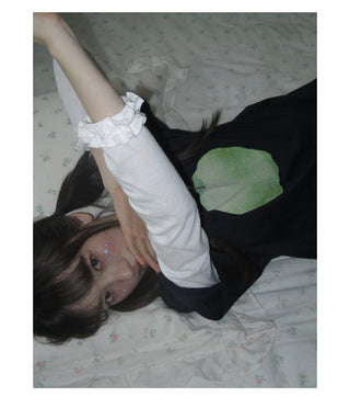 apple print tee