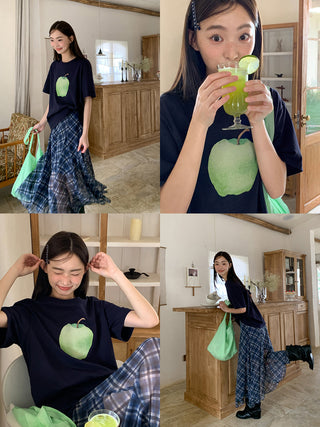 apple print tee