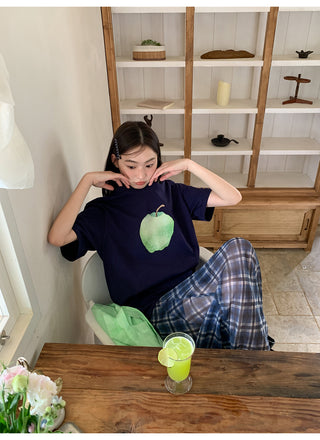 apple print tee