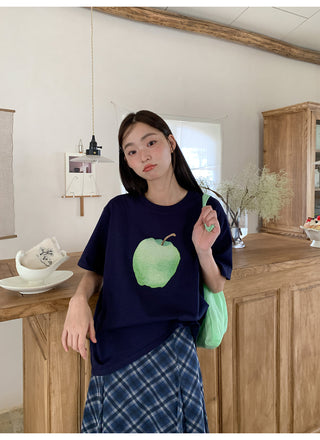 apple print tee