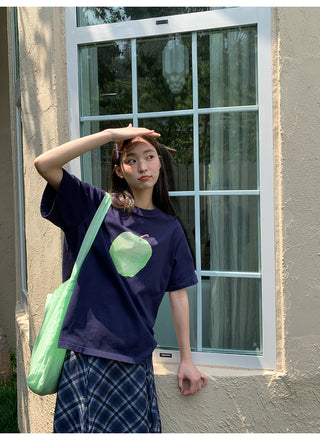 apple print tee