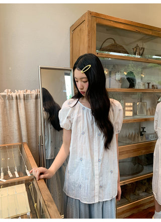 embroidered round neck