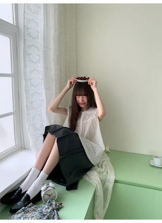 polka dot collar