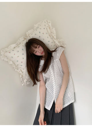 polka dot collar