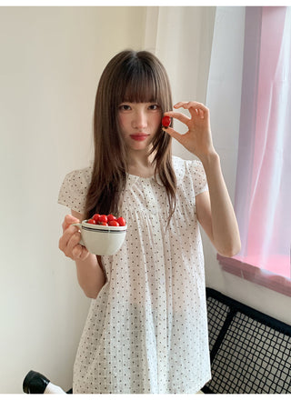 polka dot collar