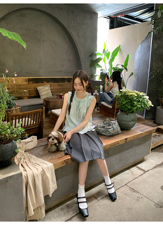 sleeveless casual shirt