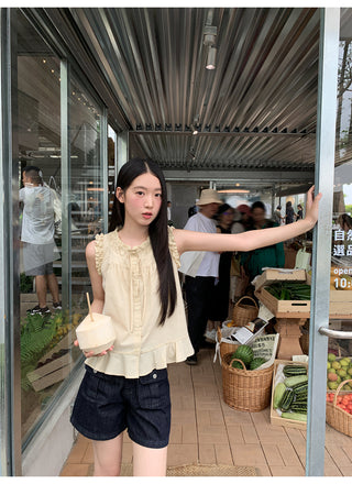 sleeveless casual shirt