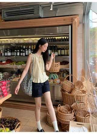 sleeveless casual shirt