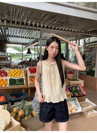 sleeveless casual shirt