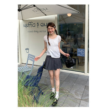 gray pleated skirt