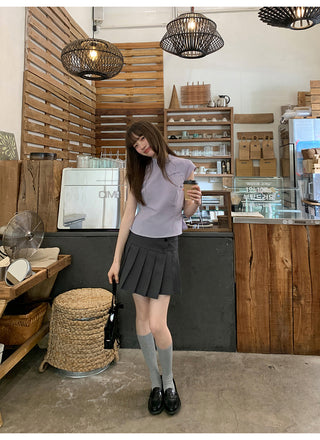 gray pleated skirt