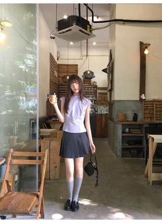 gray pleated skirt