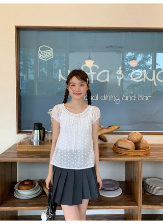 gray pleated skirt