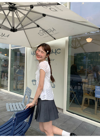 gray pleated skirt
