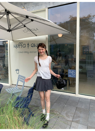 gray pleated skirt