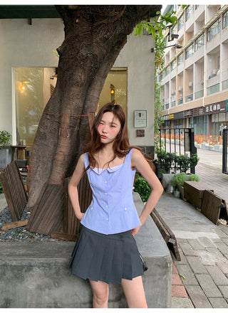 gray pleated skirt