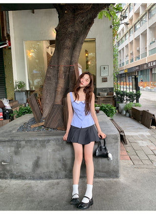 gray pleated skirt