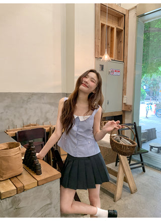 gray pleated skirt