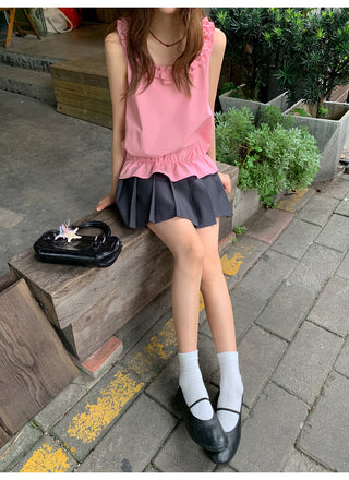 gray pleated skirt