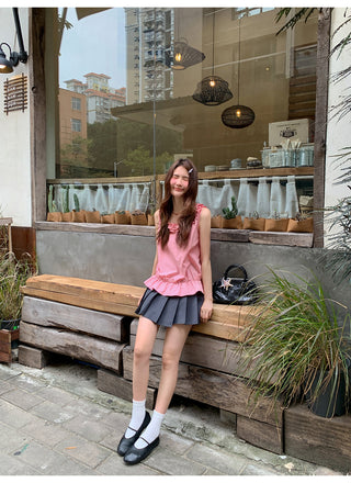 gray pleated skirt