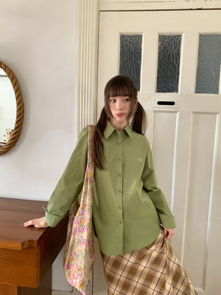 embroidered lapel shirt