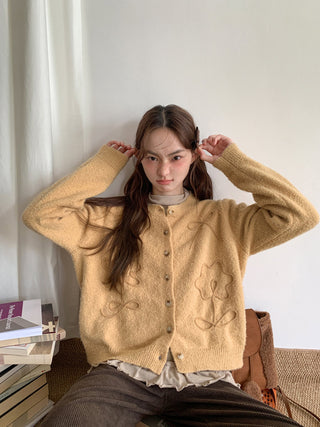 yarn line cardigan