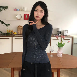 Elsa Punched Slim V-Neck Knit