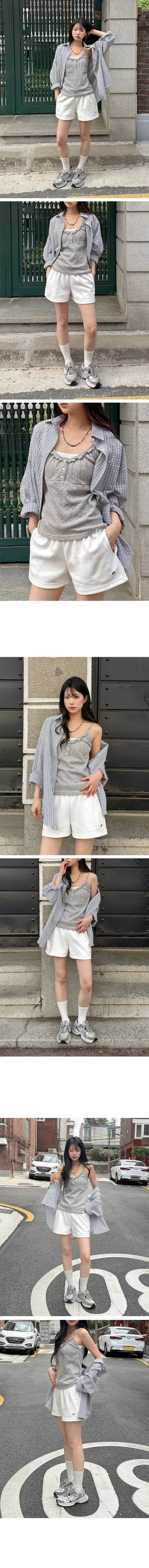 Colon Punching Button Frill Sleeveless Top