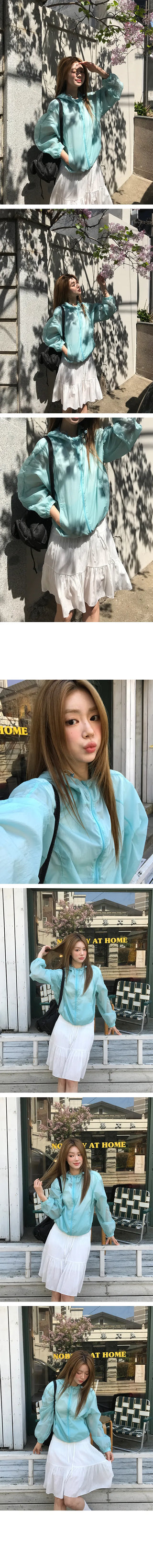 Clover Light Hooded Windbreaker