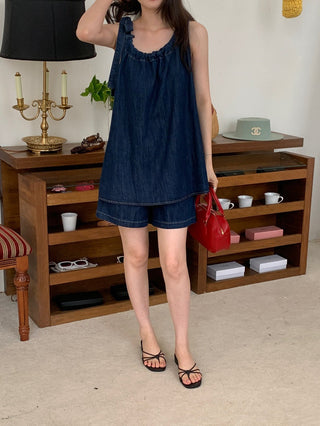 Sleeveless Top High Waist + Denim Shorts suit