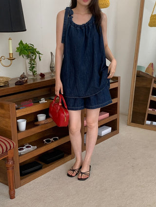 Sleeveless Top High Waist + Denim Shorts suit