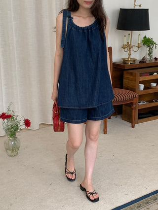 Sleeveless Top High Waist + Denim Shorts suit