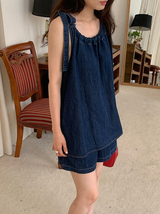 Sleeveless Top High Waist + Denim Shorts suit