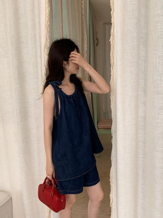 Sleeveless Top High Waist + Denim Shorts suit