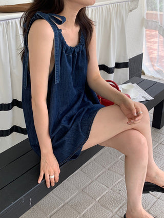Sleeveless Top High Waist + Denim Shorts suit