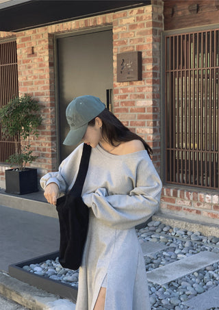 Off-shoulder crop sweater & swing skirt suit