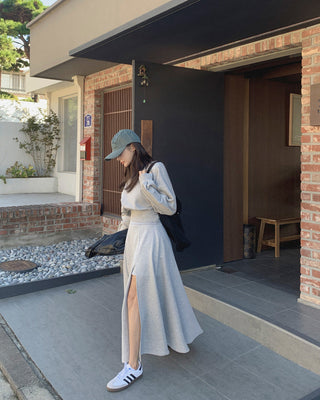 Off-shoulder crop sweater & swing skirt suit